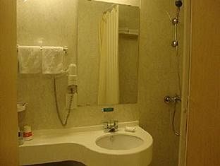 Jingjiang Maglev Station Hotel 3*
