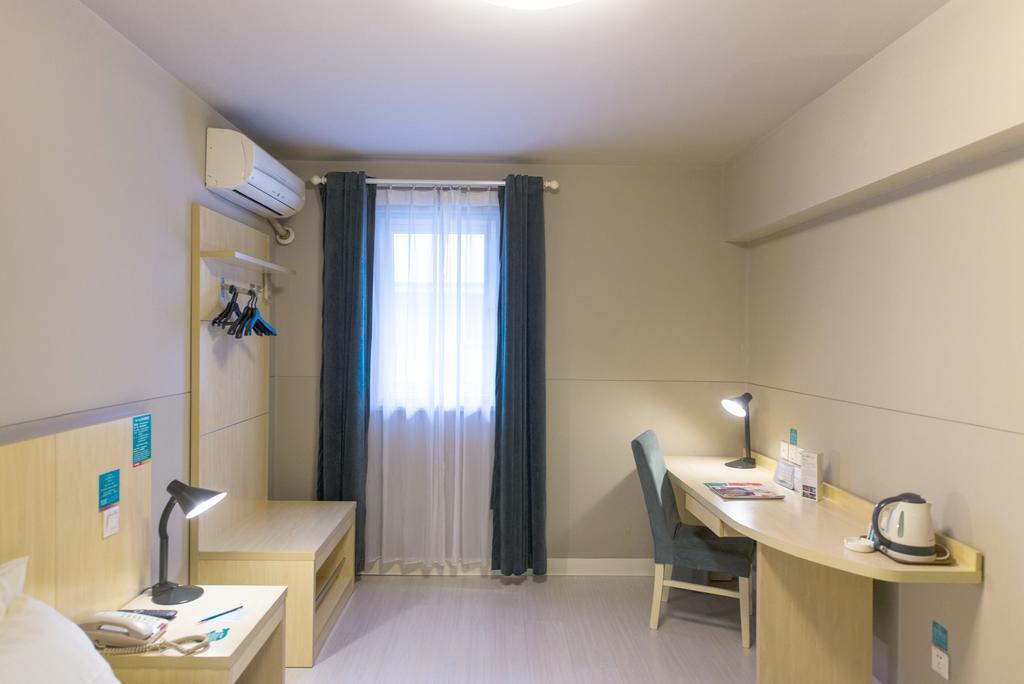 Jingjiang Maglev Station Hotel 3*